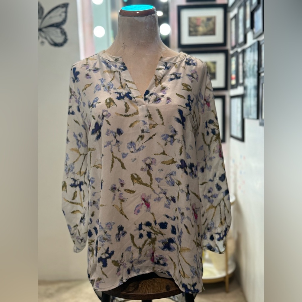 Romantic Watercolor Floral Blouse – Flowy & Feminine